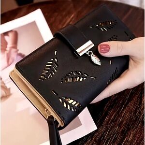 HOLLOW GOLDEE LEAVES PATTERN LONG WALLET NEW